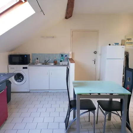 5 Climatise Avec Parking Au 2eme Etage Sans Ascenseur *