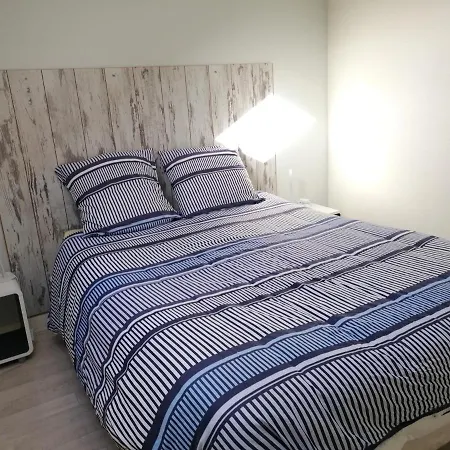 Apartament 5 Climatise Avec Parking Au 2eme Etage Sans Ascenseur *