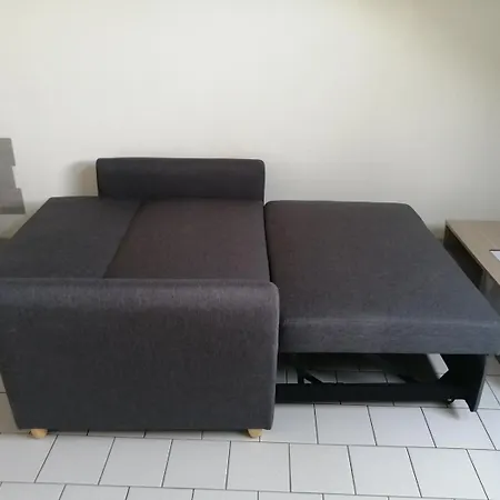 Apartament 5 Climatise Avec Parking Au 2eme Etage Sans Ascenseur